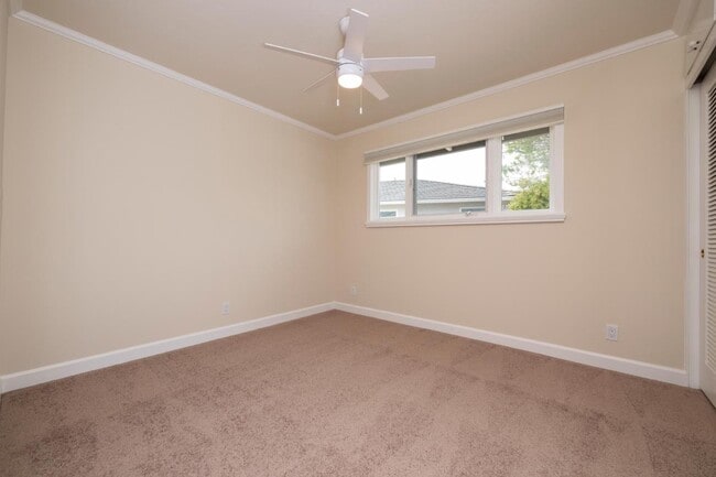 Building Photo - 1394 Manzanita Dr