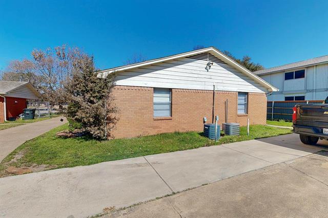 Building Photo - 220 W Union Bower Rd