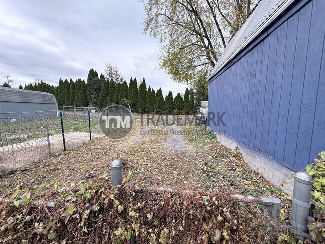 Building Photo - 925 Lafayette St