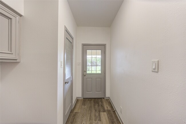 Building Photo - 7109 Kari Ln