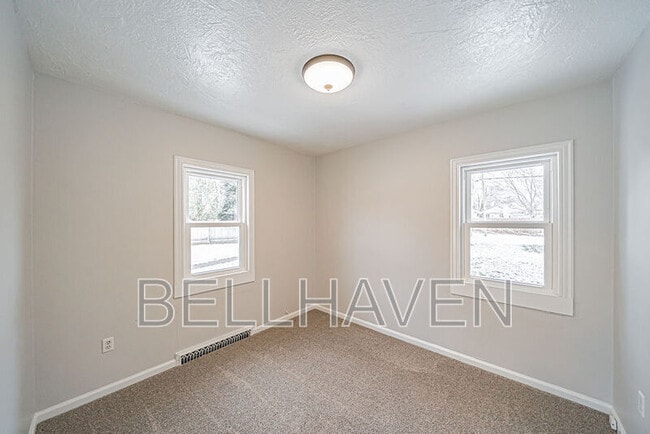 Building Photo - 465 3rd St