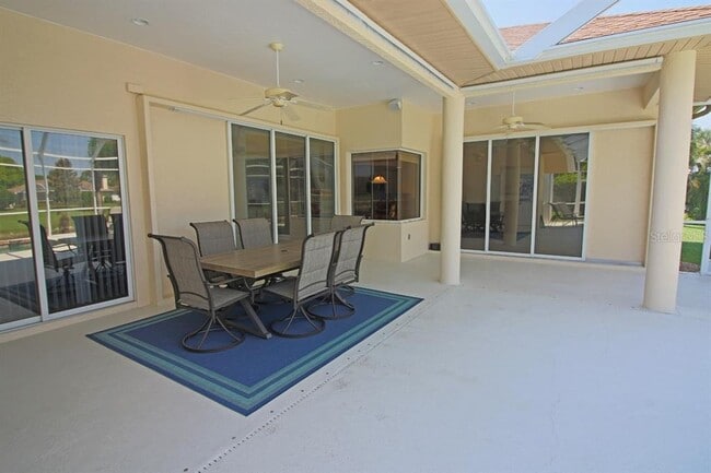 Building Photo - 811 Rotonda Cir