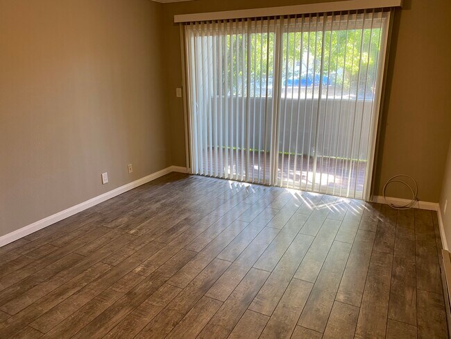 Building Photo - 1477 Grove Ave