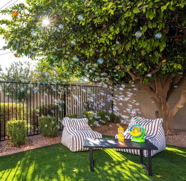 Building Photo - 5604 E Beverly Ln