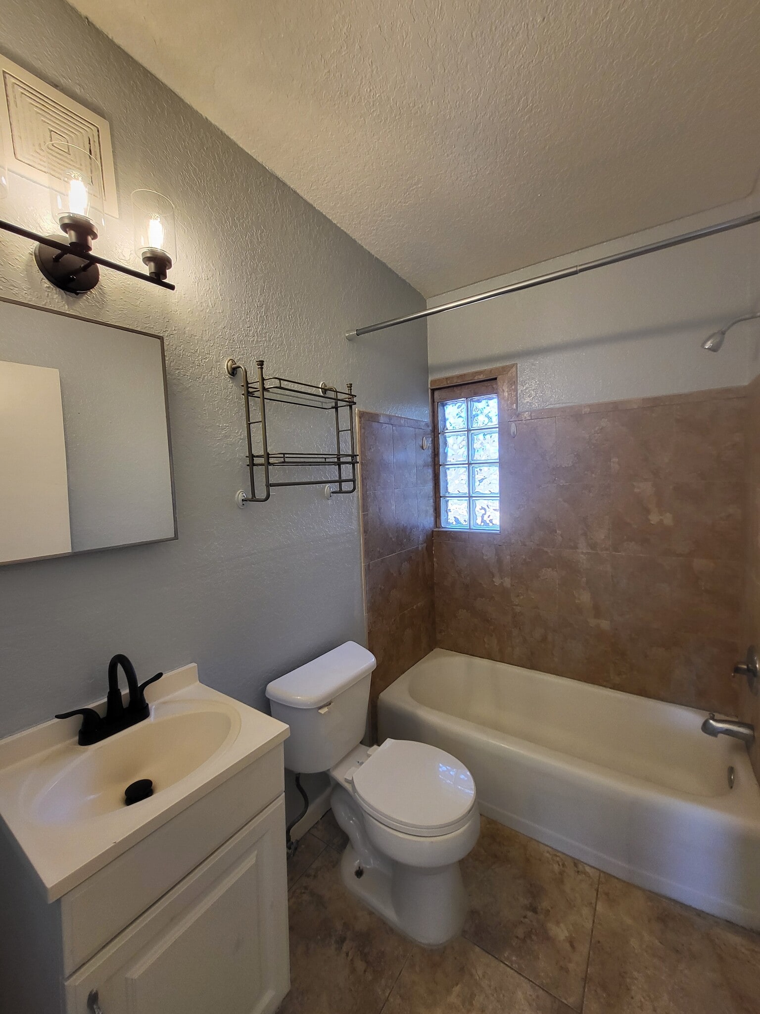 Building Photo - 2648 Dellwood Ave