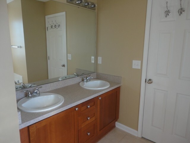 Building Photo - 317 Collinsworth Dr