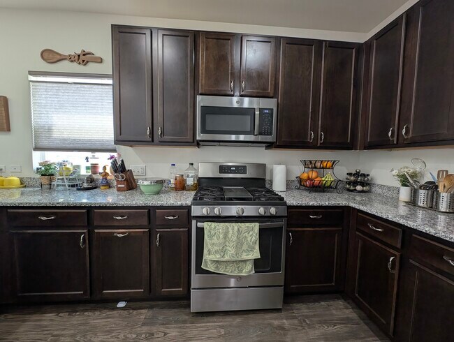 Building Photo - 3765 St James Ct