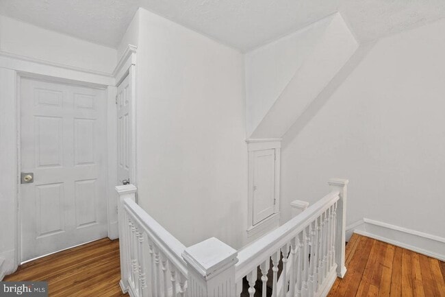 Building Photo - 713 Monmouth St