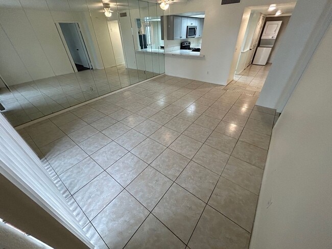 Building Photo - MOVE IN SPECIAL WITH THIS BEAUTIFUL 2 BEDR...