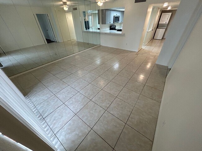 Building Photo - MOVE IN SPECIAL WITH THIS BEAUTIFUL 2 BEDROOM 2 BATHROOM CONDO IN GATED COMMUNITY