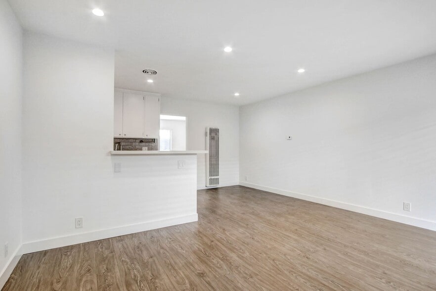 Building Photo - 519 Hill St