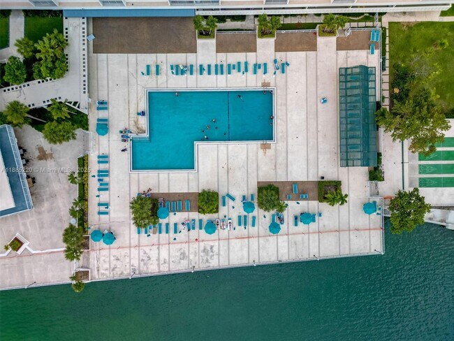 Building Photo - 300 Bayview Dr