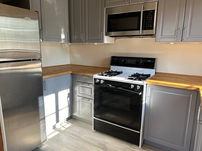 Building Photo - 2233 Kearney St