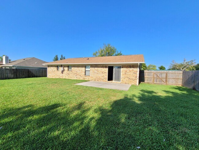 Building Photo - Callaway 3 bedroom 2 bath home with 2 car ...