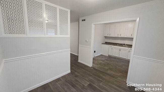 Building Photo - 775 Sommer St NE