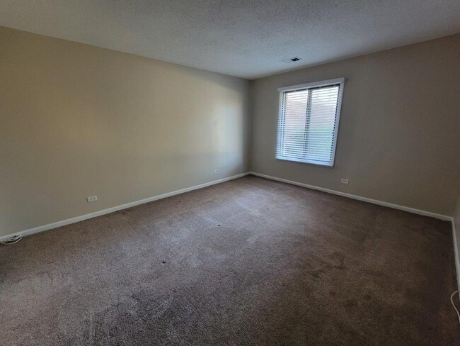 Building Photo - 830 Knottingham Dr