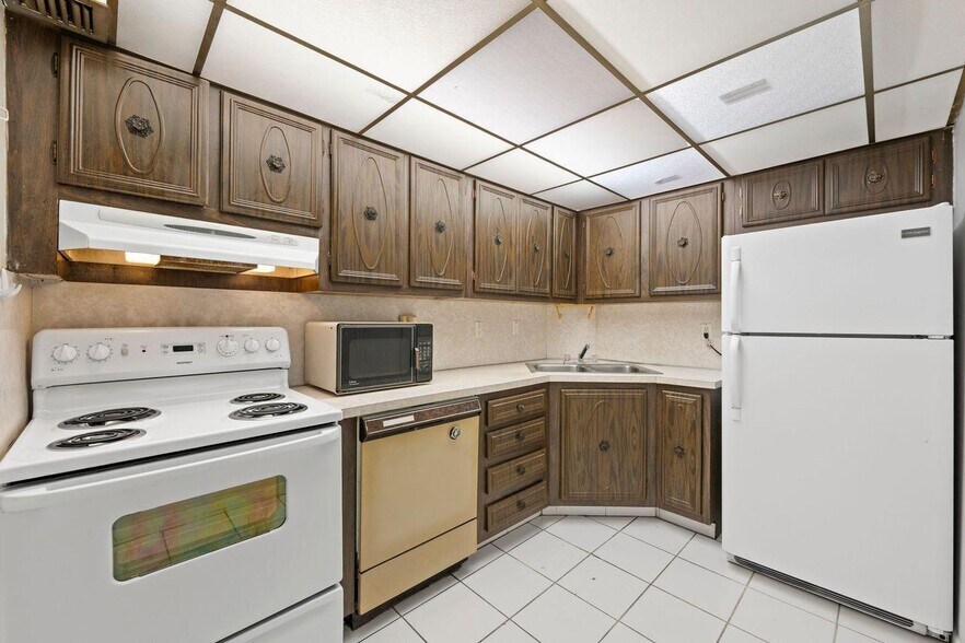 Building Photo - 3101 Oakland Shores Dr
