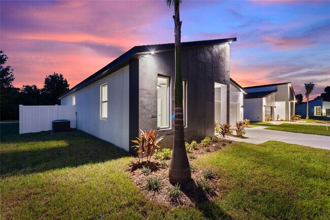 Building Photo - 326 Royal Palm Wy