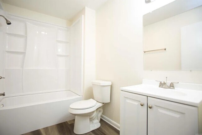 Building Photo - 13324 Alexander Rd