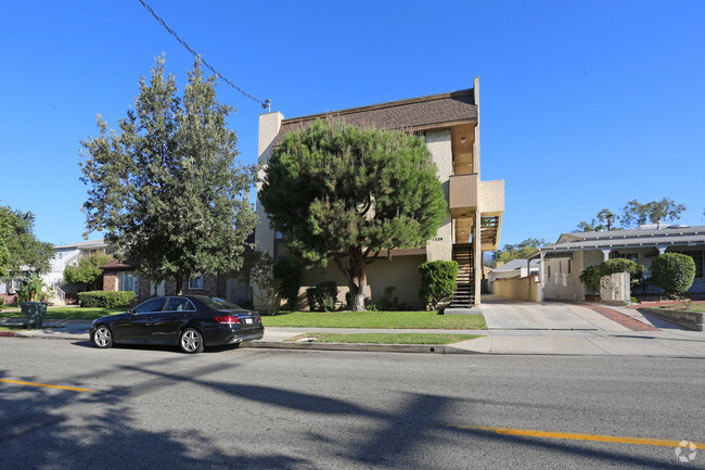 Building Photo - 1239 E Lexington Dr