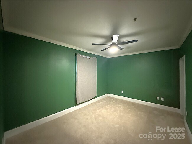 Building Photo - 127 N Tryon St