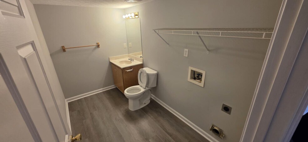 Building Photo - 126 Candle Ct