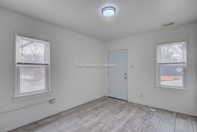 Building Photo - 2453 Prospect St