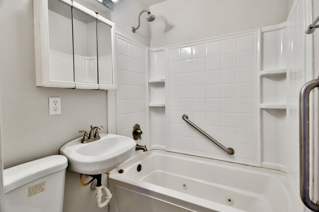bathroom - 208 Harlem Rd