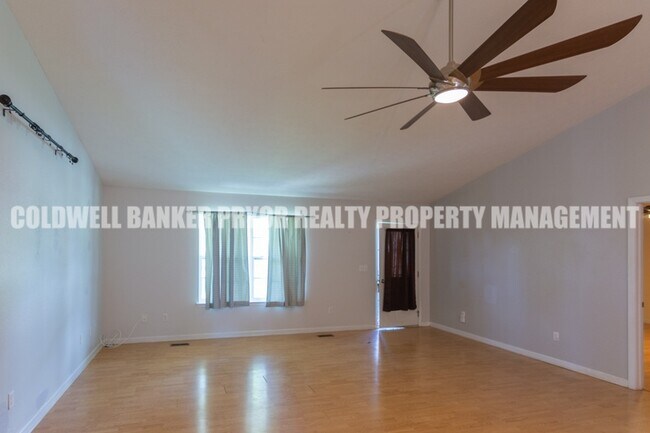 Building Photo - 295 Sky Dr