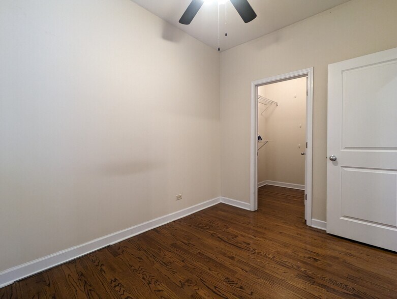 Building Photo - 850 W Cornelia Ave