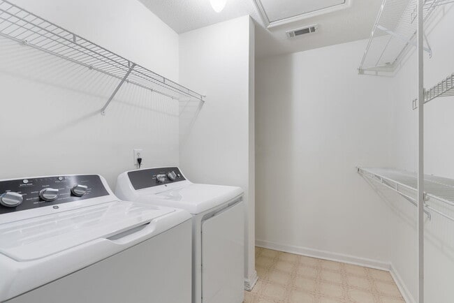 Building Photo - 115 Chloe Ln