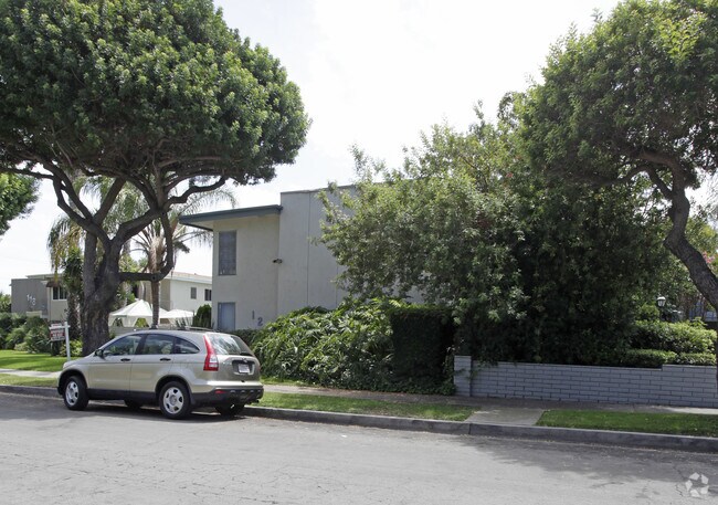 Building Photo - Springhill 2 Apartments