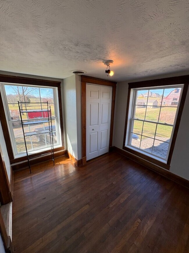 Building Photo - 420 W Old Andrew Johnson Hwy