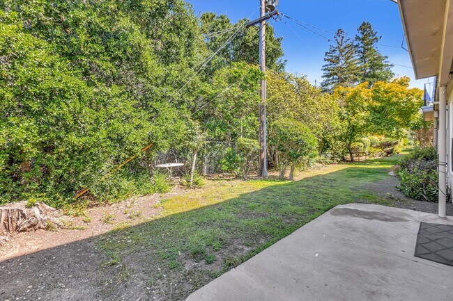 Building Photo - 972 Ponderosa Ave
