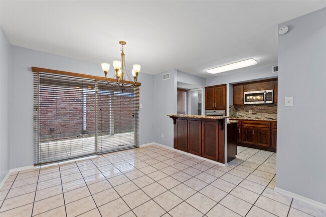 Building Photo - 11111 Midhurst Dr