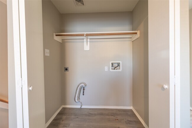 Building Photo - 10223 Revelstoke Dr