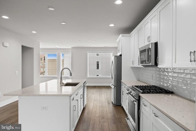 Building Photo - 2150 Northbank Pl