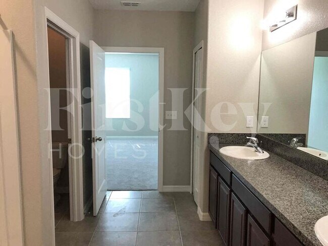 Building Photo - 9652 Sage Creek Dr