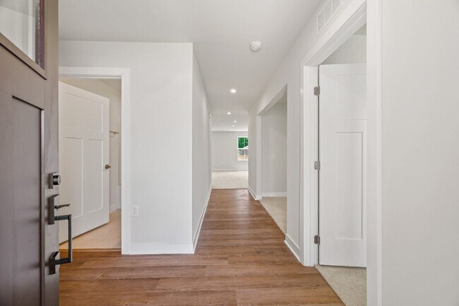 Building Photo - Beautiful White House Home | Granite Counters, Gas Range & One-Level Living