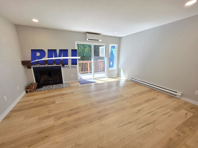 Building Photo - Updated Condo-with a Loft area!!  WATER/SEWER & TRASH INCLUDED!!!!!