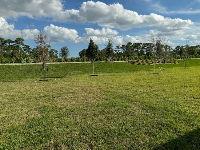 Building Photo - 10501 NW Suncrest Lp