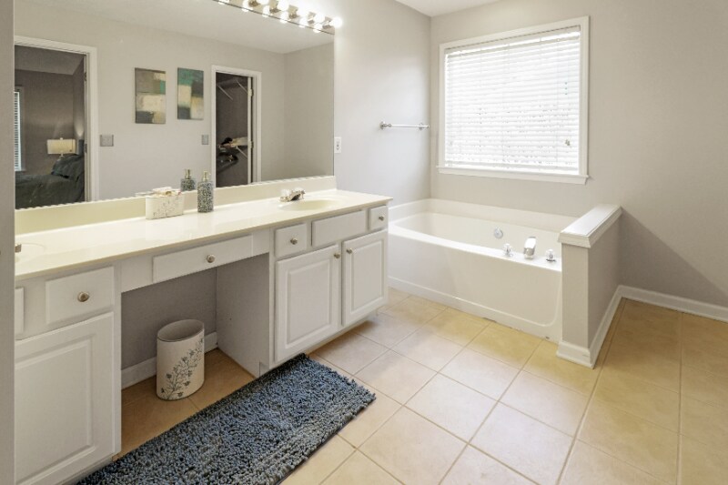 Building Photo - 4030 Ridgefair Dr