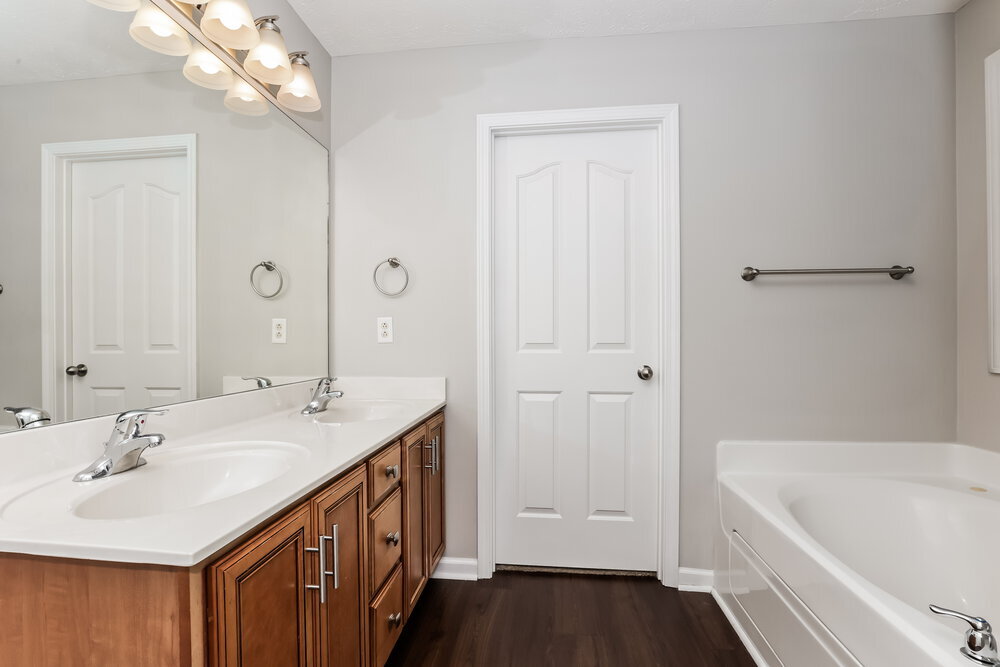 Building Photo - 2467 Oak Hill Dr