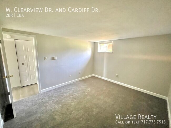 Building Photo - 81 W Clearview Dr