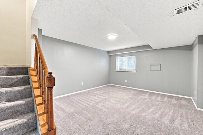 Building Photo - $2,470.95, 2 Bed, 2.5 bath Townhome in Centennial with in unit Laundry!