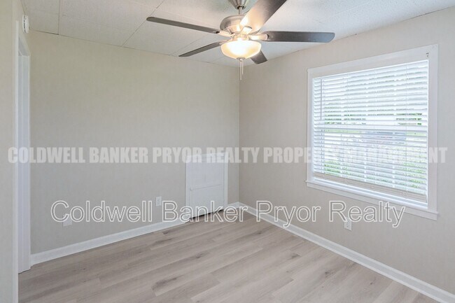 Building Photo - 136 Hickey Cir