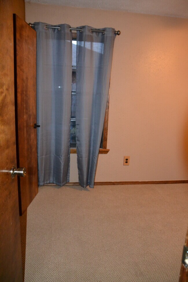 Building Photo - 614 Highland Ave