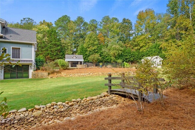 Building Photo - 390 Hembree Rd