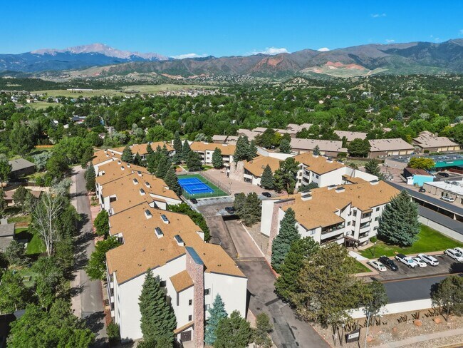 Building Photo - 6550 Delmonico Dr