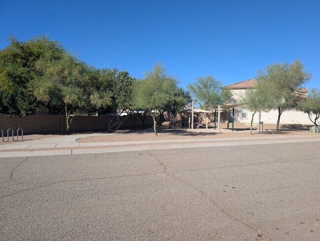 Building Photo - Northwest Beauty 3 Bedroom 3 Bath 2 Car garage